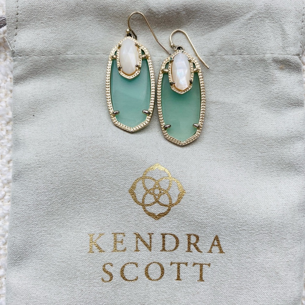 Kendra Scott Emmy Earrings